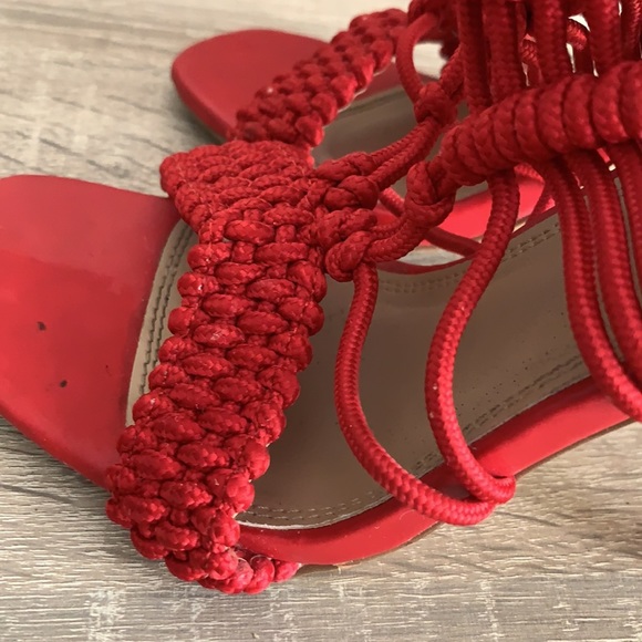 Red strap heels - Picture 5 of 8